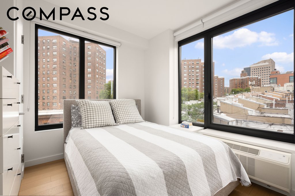 1790 Third Avenue, Unit 901 photo 4