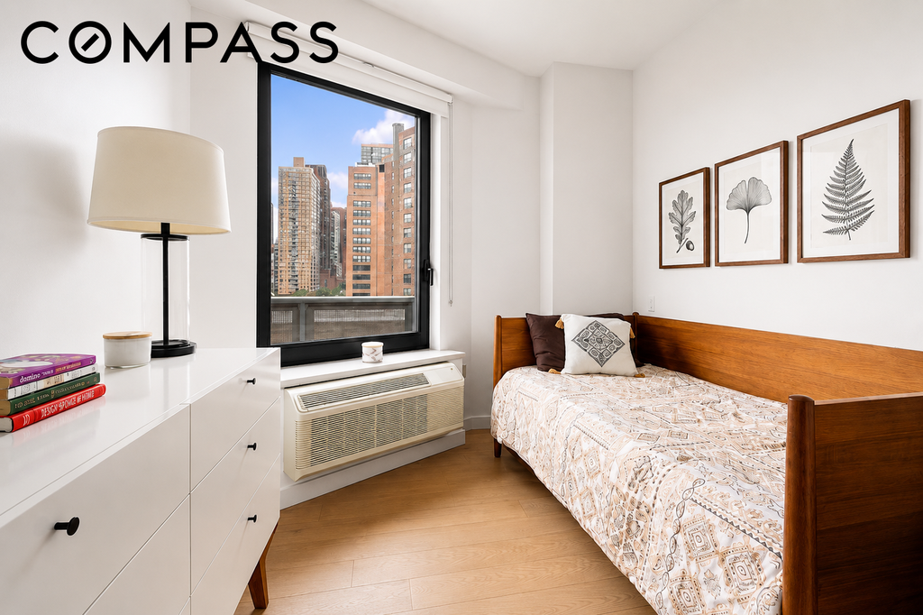 1790 Third Avenue, Unit 901 photo 5