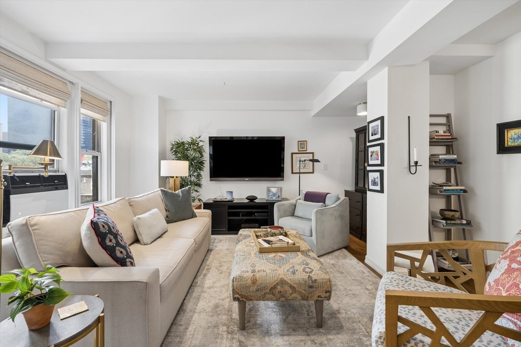 339 East 58th Street, Unit 7CD photo 2