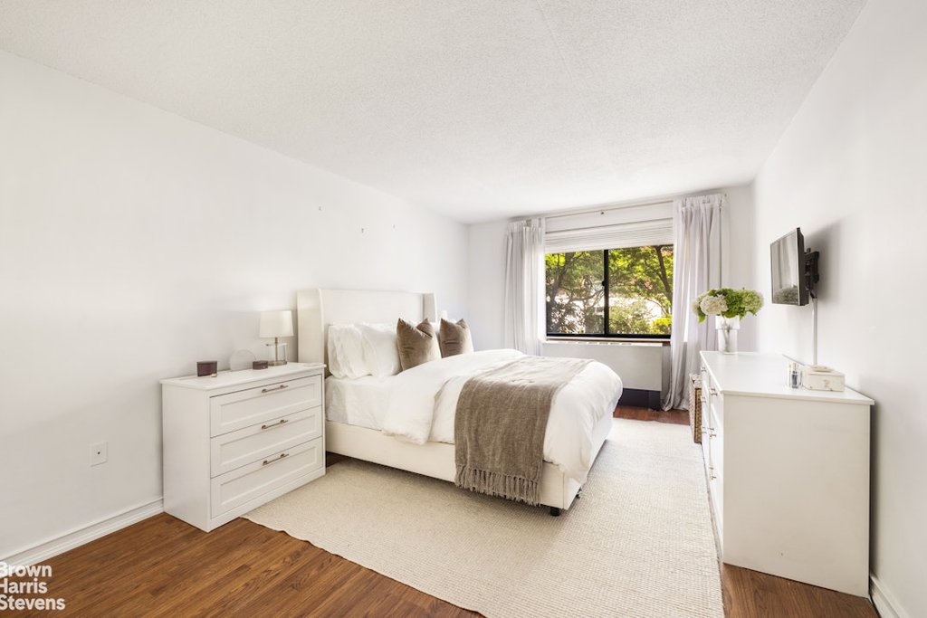 300 Rector Place, Unit 2H photo 2