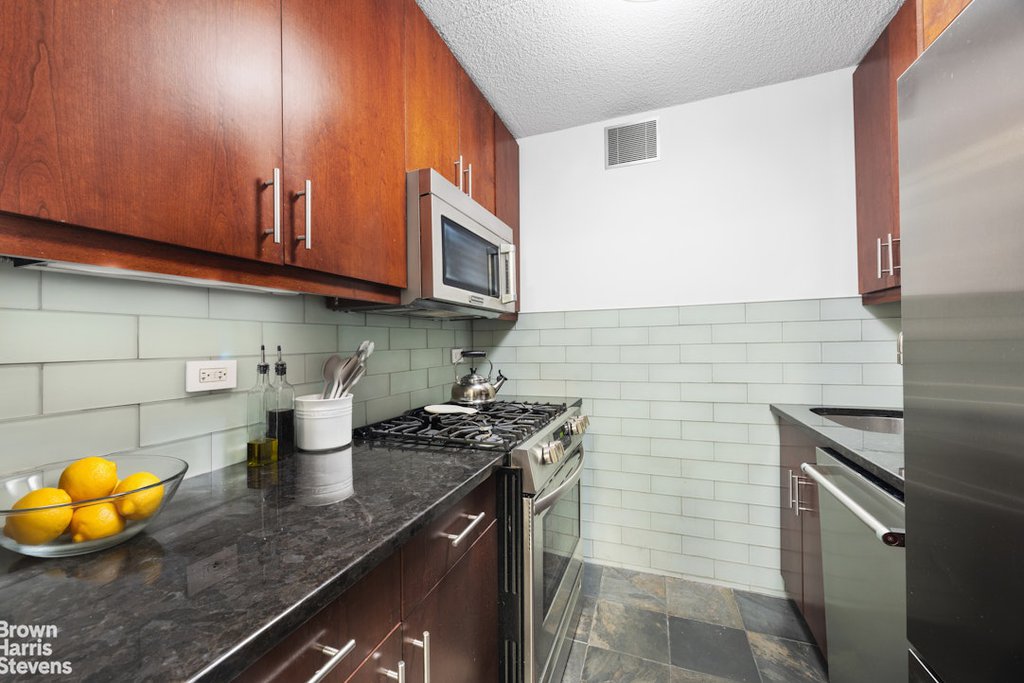 300 Rector Place, Unit 2H photo 3