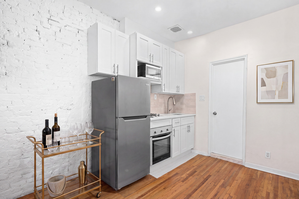 513 East 5th Street, Unit 2A photo 3