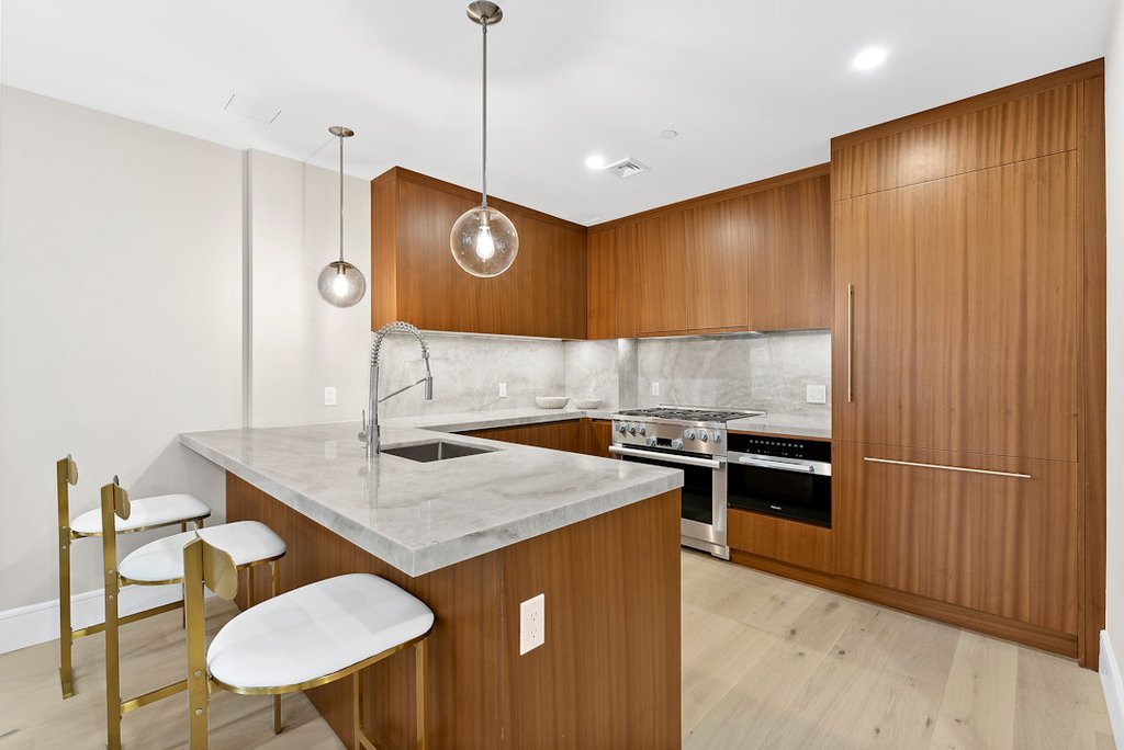244 East 52nd Street, Unit 6B photo 3