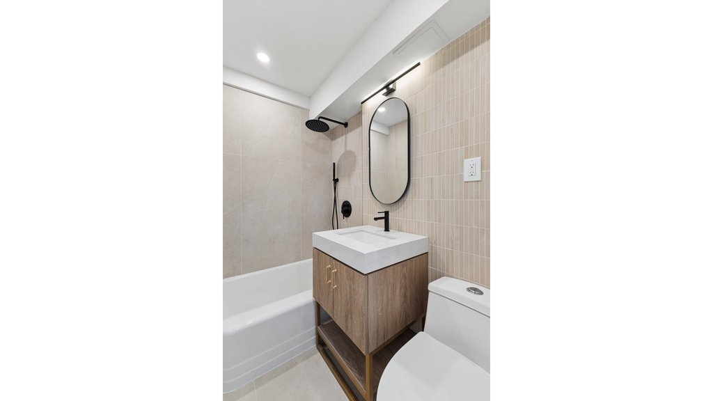 225 East 46th Street, Unit 12H photo 4