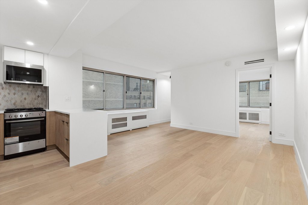 225 East 46th Street, Unit 12H photo 6