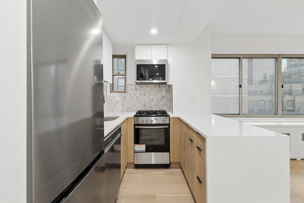 225 East 46th Street, Unit 12H photo 7