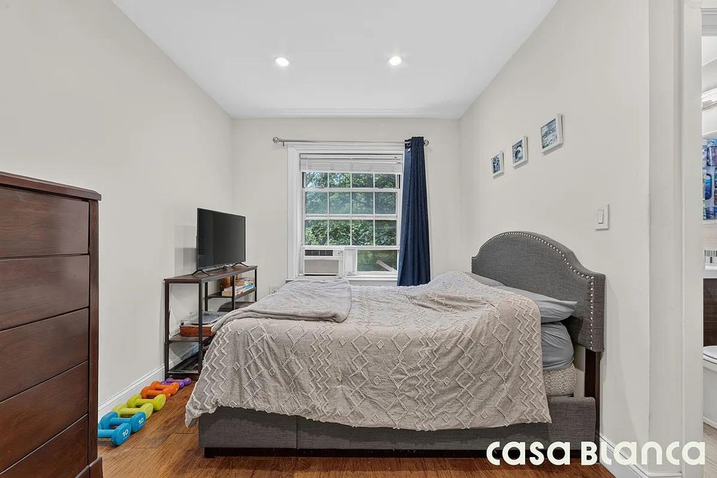 55-23 31st Avenue, Unit 4H photo 8