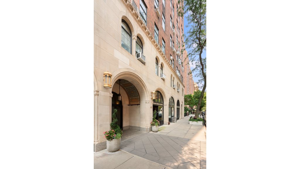 410 West 24th Street, Unit 7M photo 10