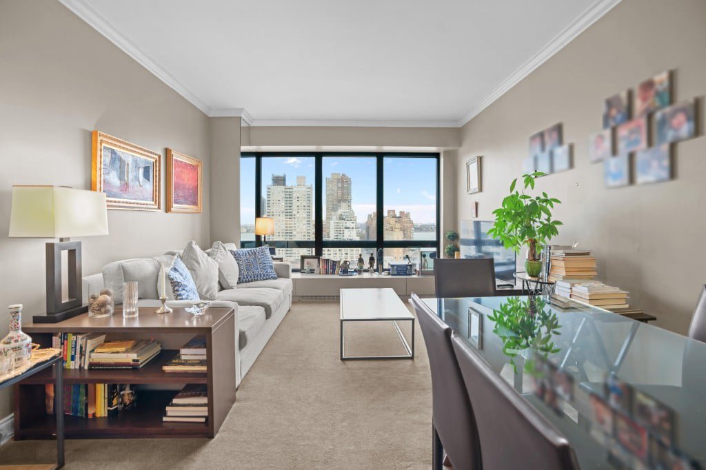 530 East 76th Street, Unit 19C photo 2