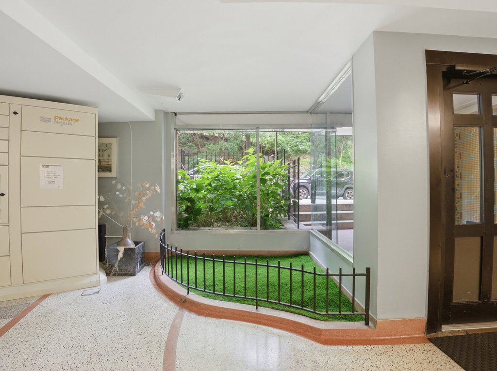 2866 Marion Avenue, Unit 4C photo 3