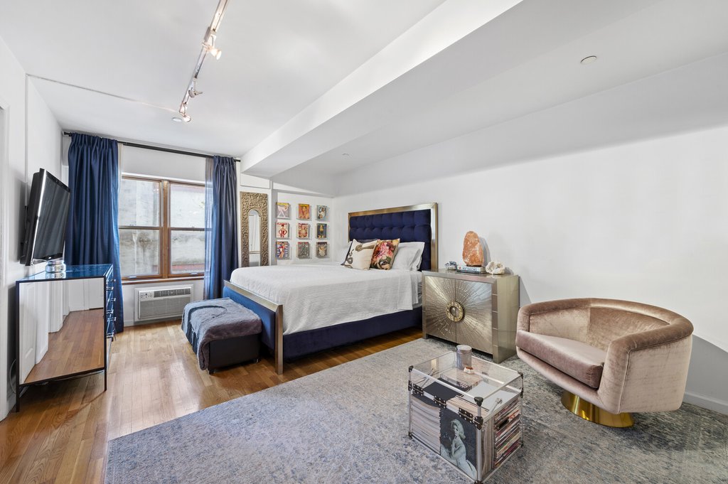 754 East 6th Street, Unit 4E photo 2