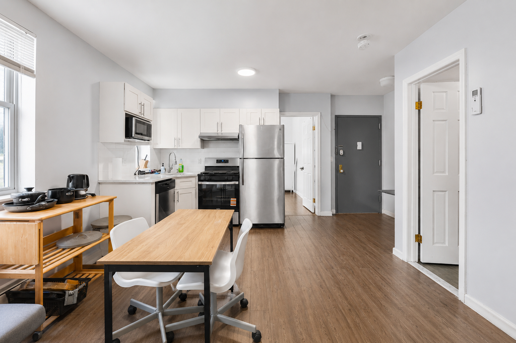 281 Sullivan Place, Unit C photo 3