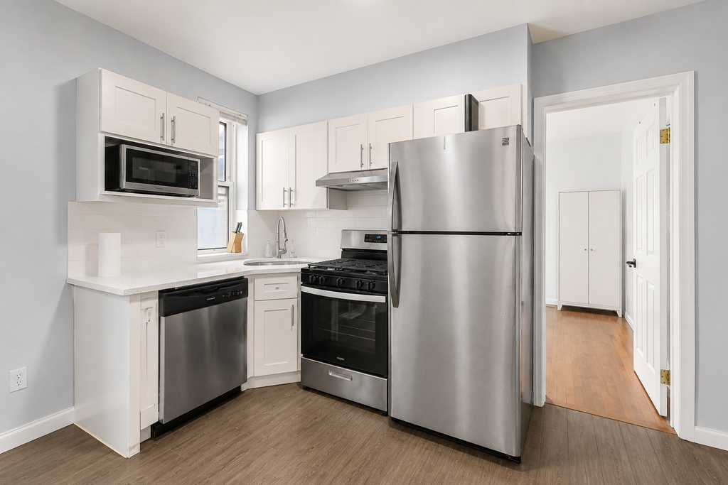 281 Sullivan Place, Unit C photo 4