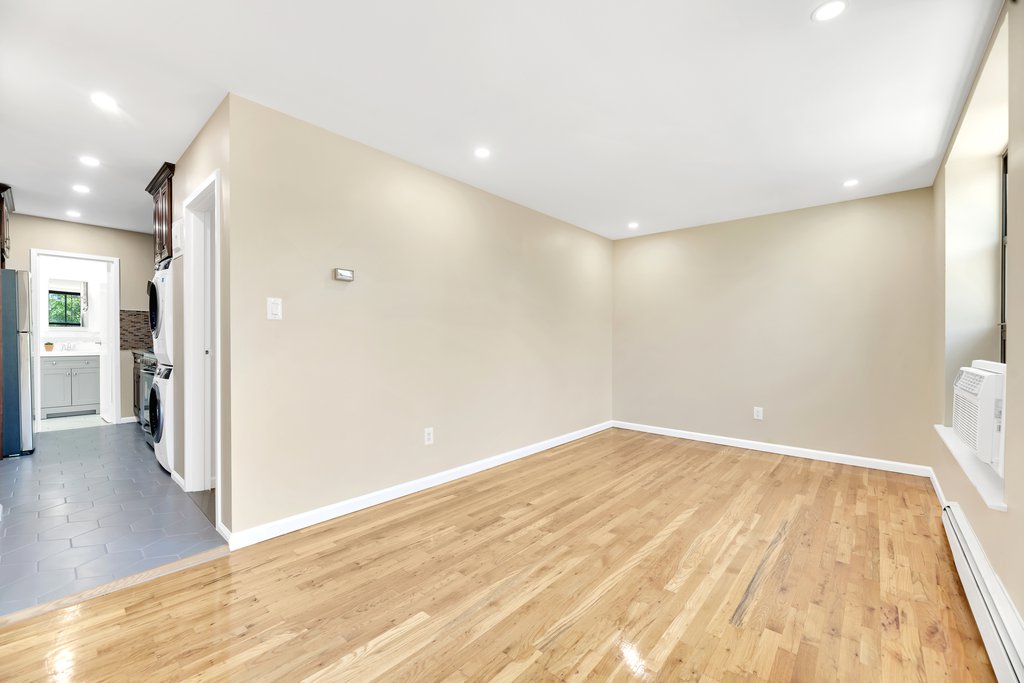 14-23 31st Avenue, Unit 2B photo 2