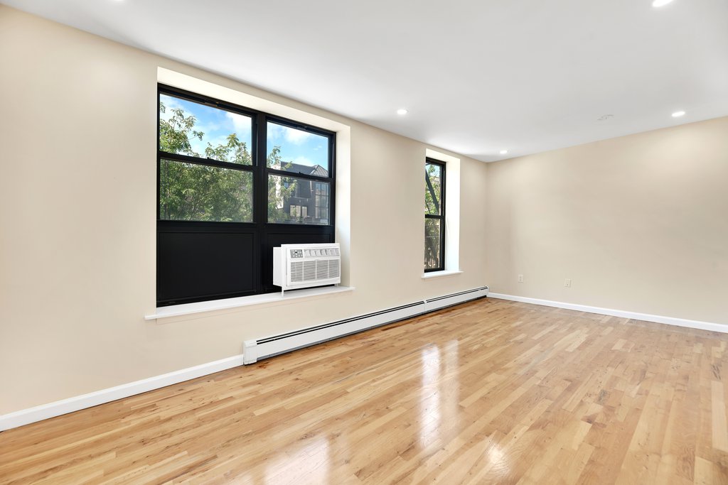 14-23 31st Avenue, Unit 2B photo 3