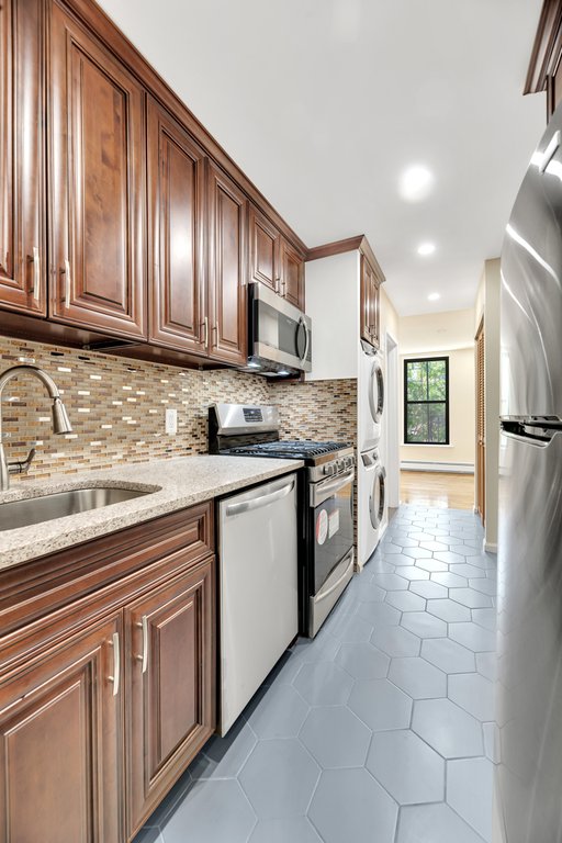 14-23 31st Avenue, Unit 2B photo 4
