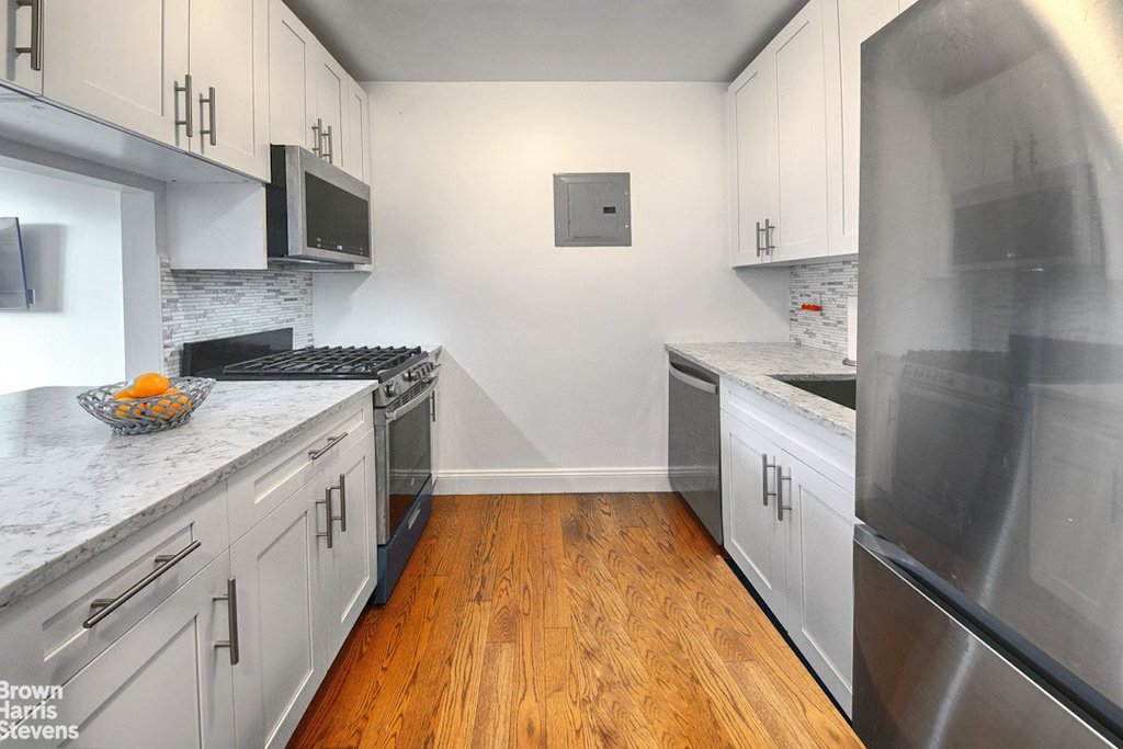420 East 58th Street, Unit 18C photo 3