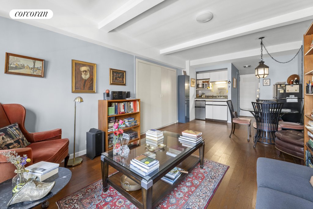 320 East 42nd Street, Unit 2207 photo 2