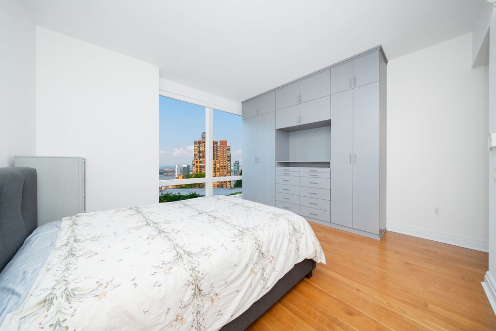 25 Columbus Circle, Unit ST53F photo 10