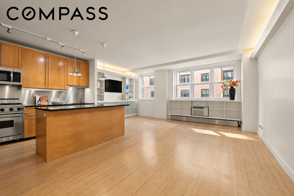 63 East 9th Street, Unit 5G photo 2