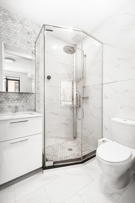 11-12 44th Drive, Unit 3C photo 6