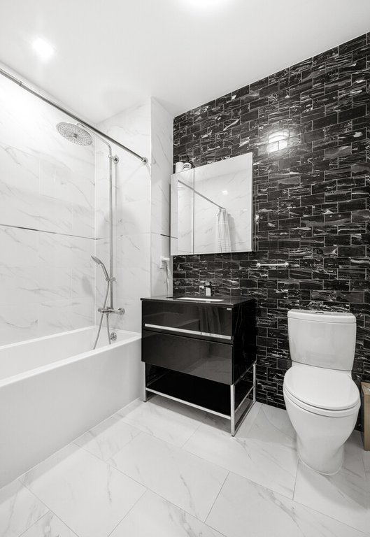 11-12 44th Drive, Unit 3C photo 7