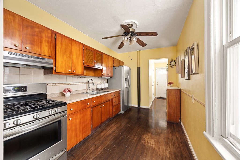 176 10th Street – For Sale photo 4