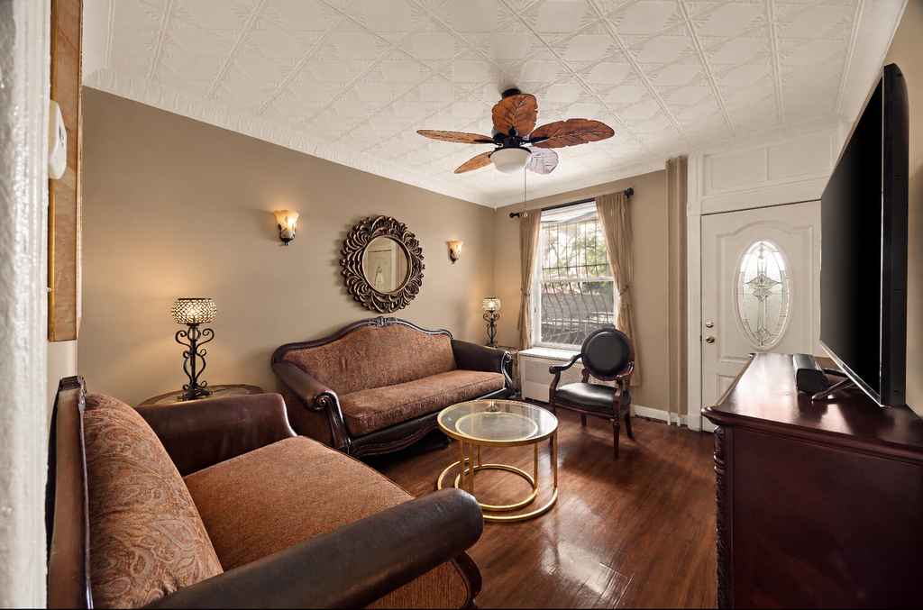 176 10th Street – For Sale
