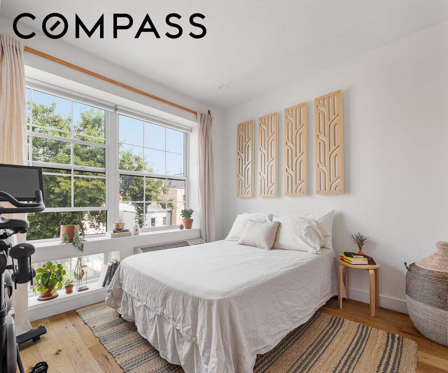 1229 Putnam Avenue, Unit 3B photo 4