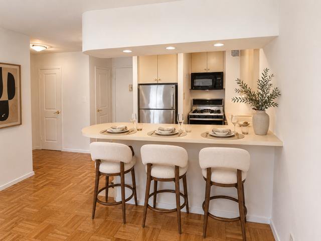 201 East 25th Street, Unit 14G photo 2