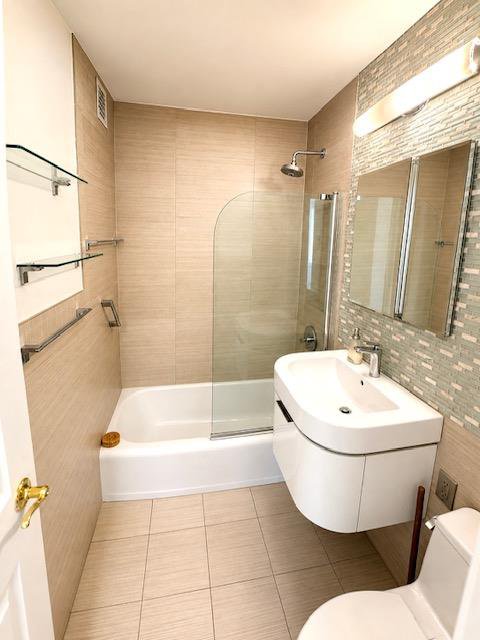 201 East 25th Street, Unit 14G photo 4