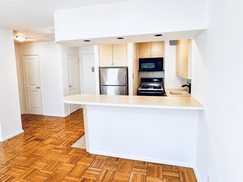 201 East 25th Street, Unit 14G photo 6