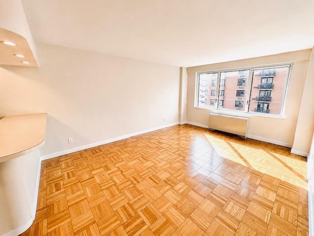 201 East 25th Street, Unit 14G photo 7