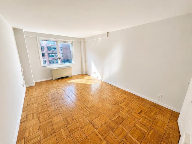 201 East 25th Street, Unit 14G photo 8