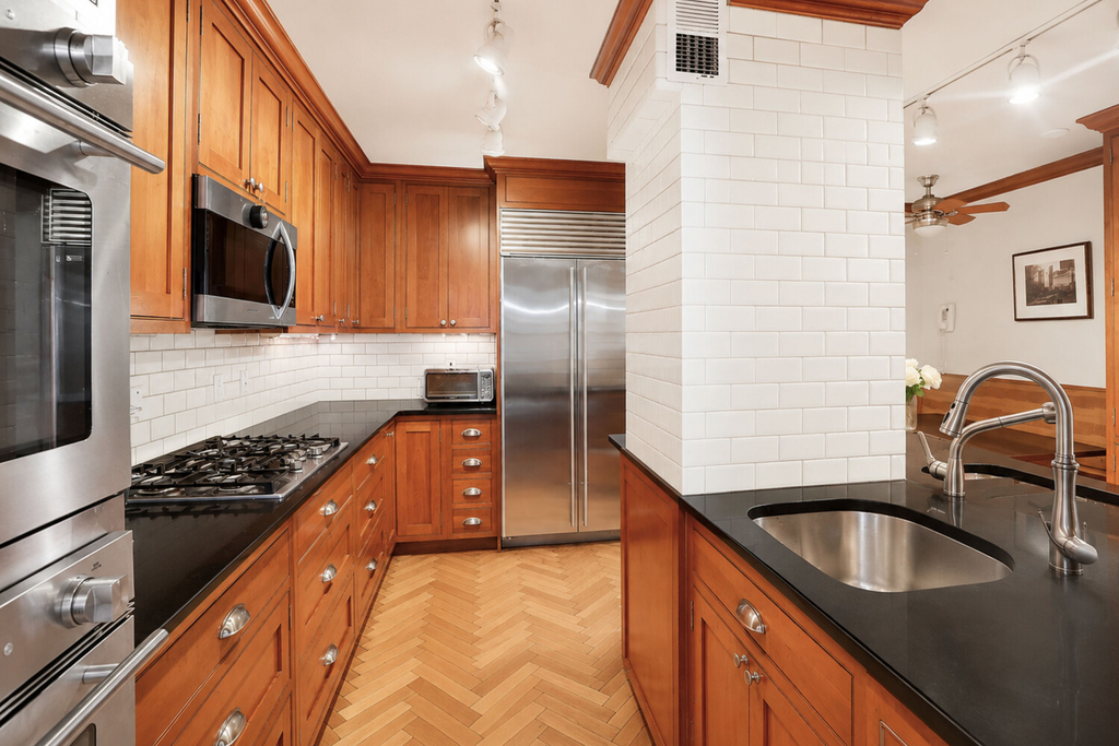 155 West 68th Street, Unit 404 photo 11
