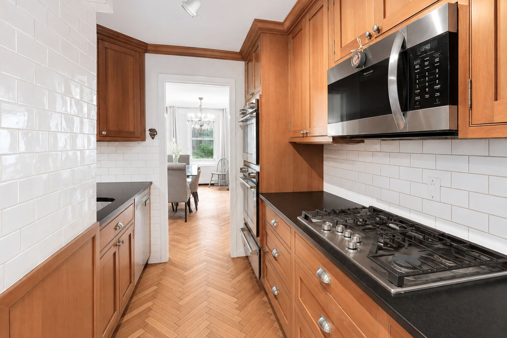 155 West 68th Street, Unit 404 photo 12
