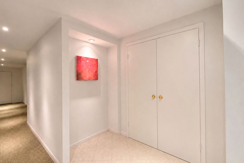155 West 68th Street, Unit 404 photo 22