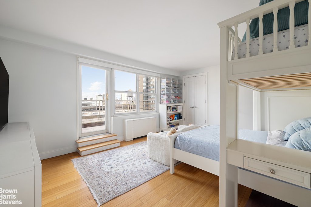 155 West 68th Street, Unit 2022 photo 4