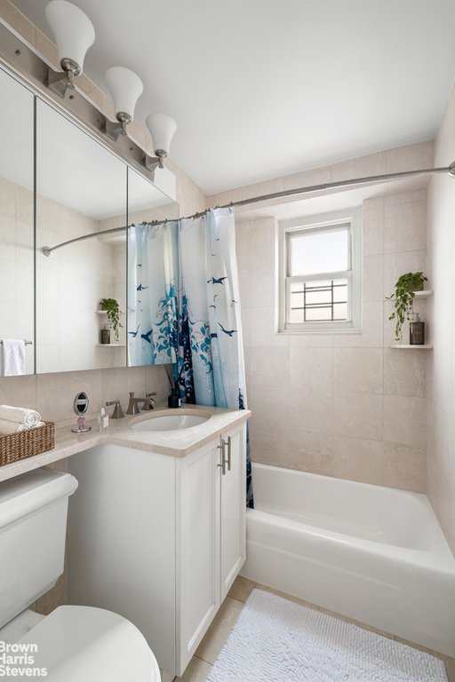 155 West 68th Street, Unit 2022 photo 6