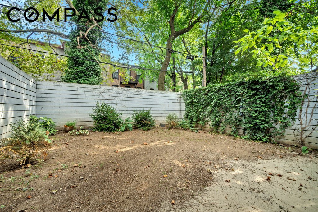 962 Gates Avenue – For Sale photo 7