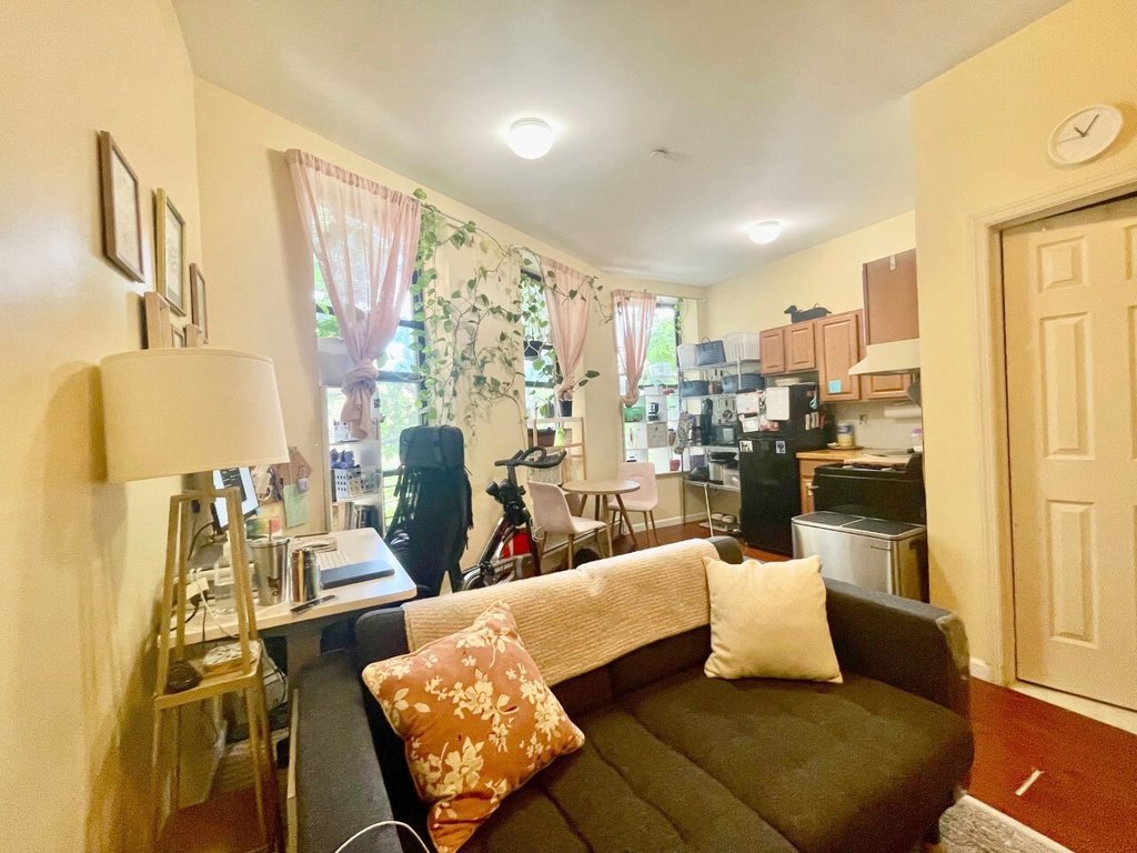 14 Convent Avenue, Unit 1R