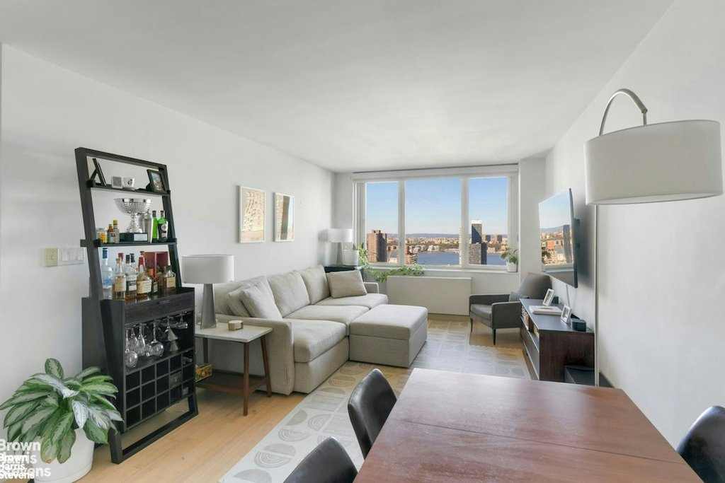 322 West 57th Street, Unit 39F photo 2