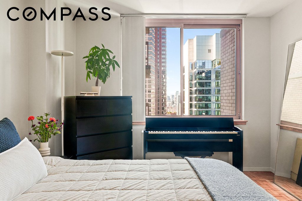 235 East 40th Street, Unit 34B photo 8