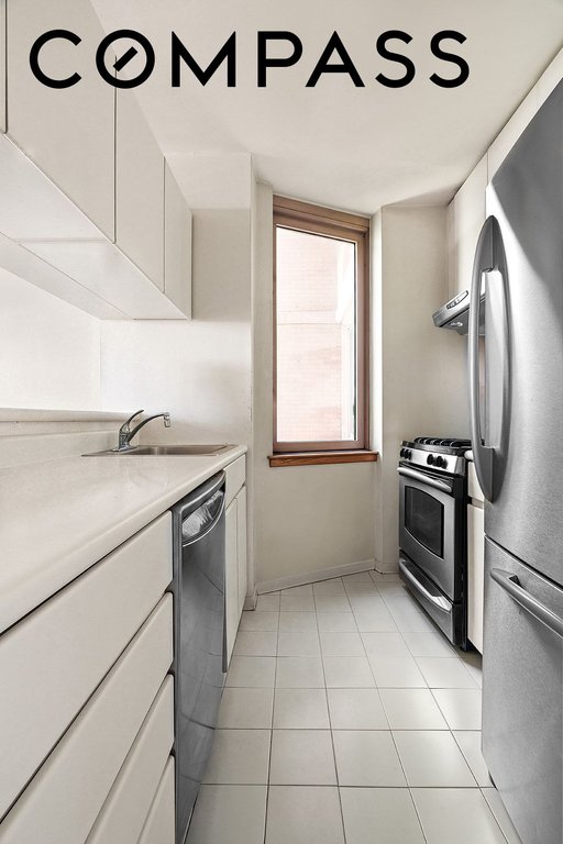 235 East 40th Street, Unit 34B photo 11