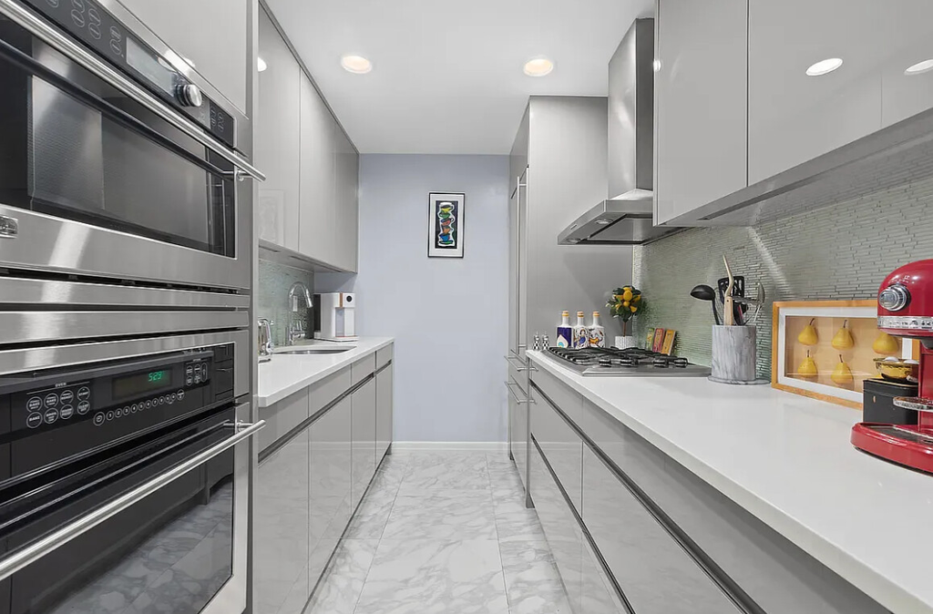445 West 54th Street, Unit 1E photo 2