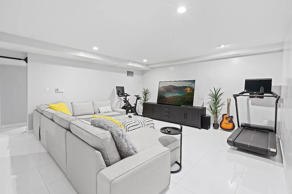 445 West 54th Street, Unit 1E photo 4