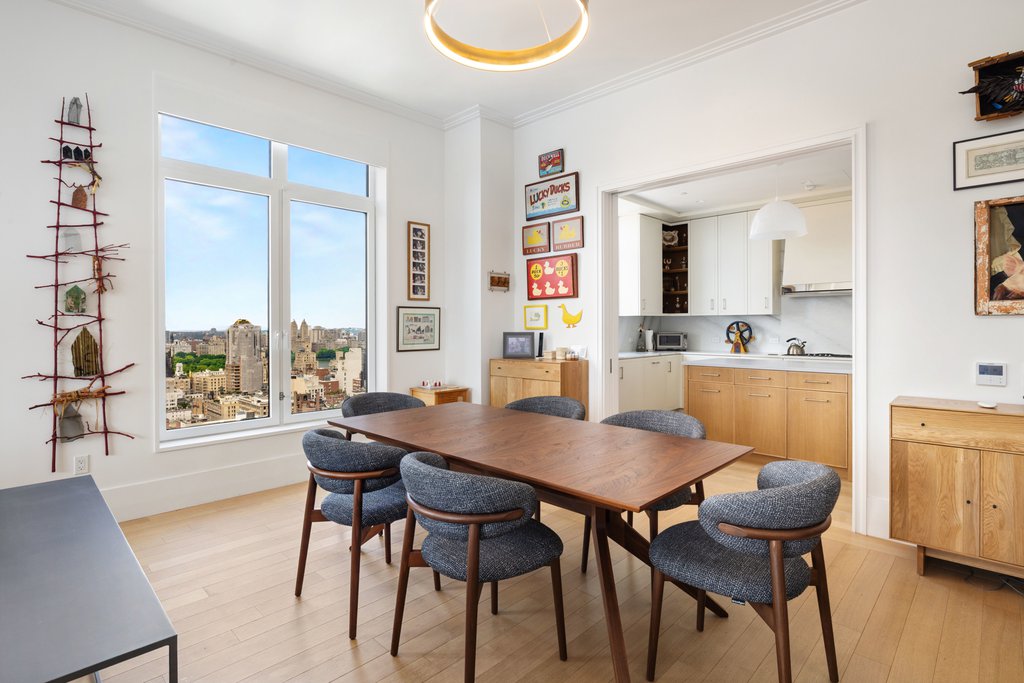 200 East 83rd Street, Unit 32B photo 5