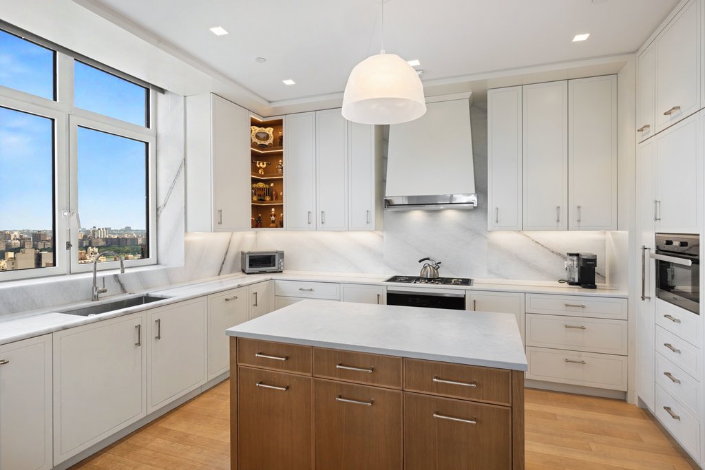 200 East 83rd Street, Unit 32B photo 7