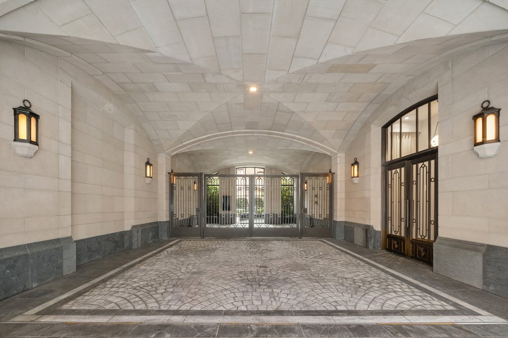 200 East 83rd Street, Unit 32B photo 35
