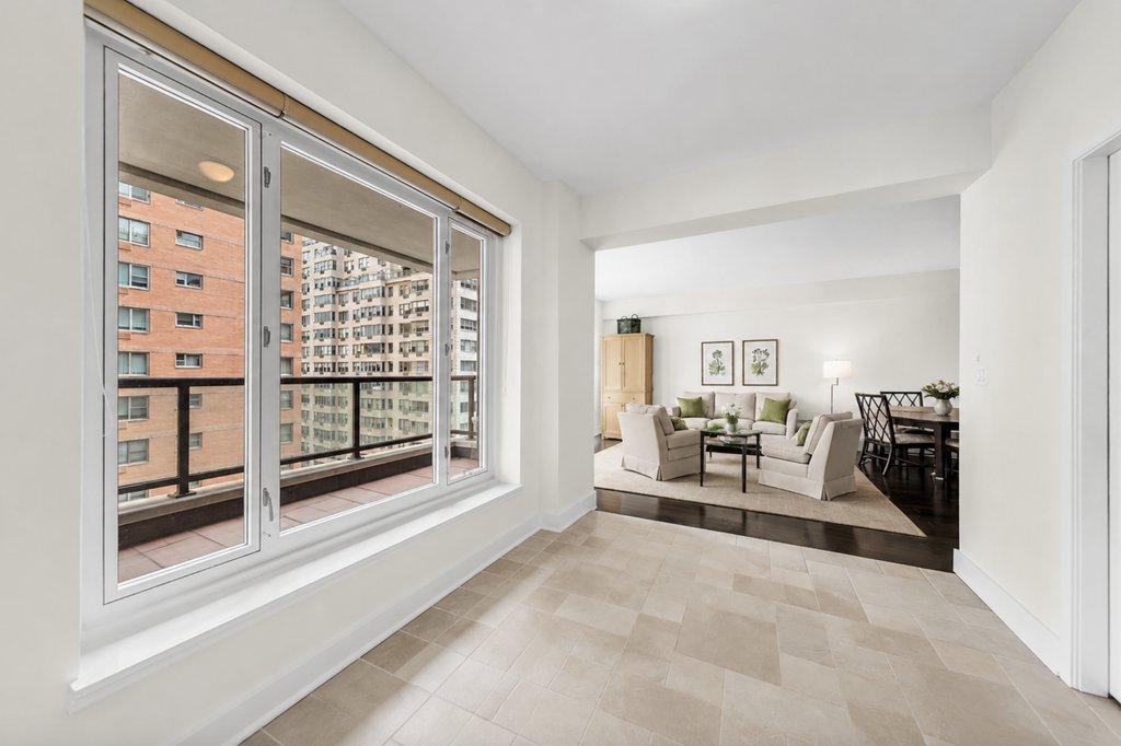 36 Sutton Place South, Unit 11B photo 4